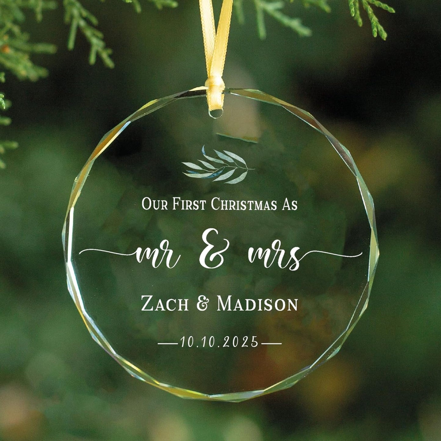 Personalized Glass Ornament 2025 for Married Couples with Name, Custom Wedding Keepsake Gift for Newlyweds, Anniversary or Christmas Décor, Mr and Mrs Ornament A3