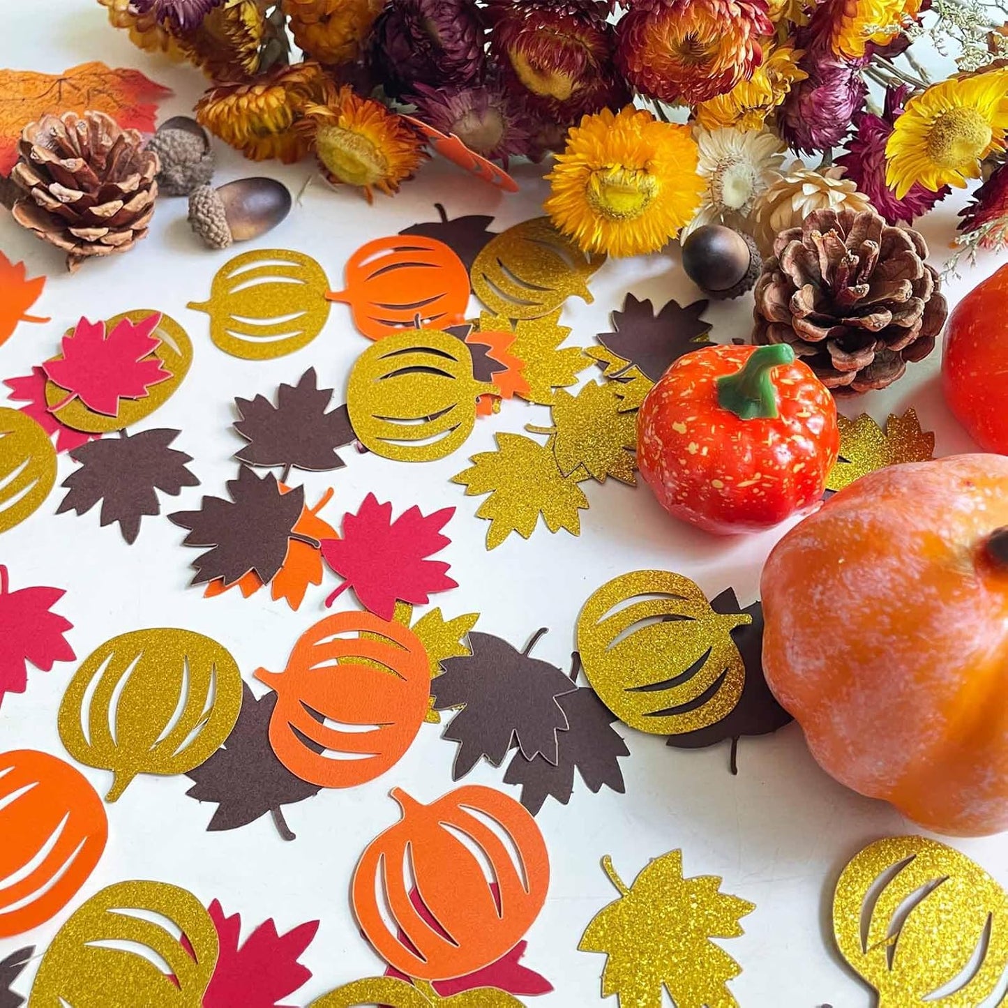 200 Pcs Fall Confetti Glitter Fall Maple Leaf Shape Autumn Thanksgiving Table Scatters Confetti for Thanksgiving Decorations Maple Leaf Party Sets