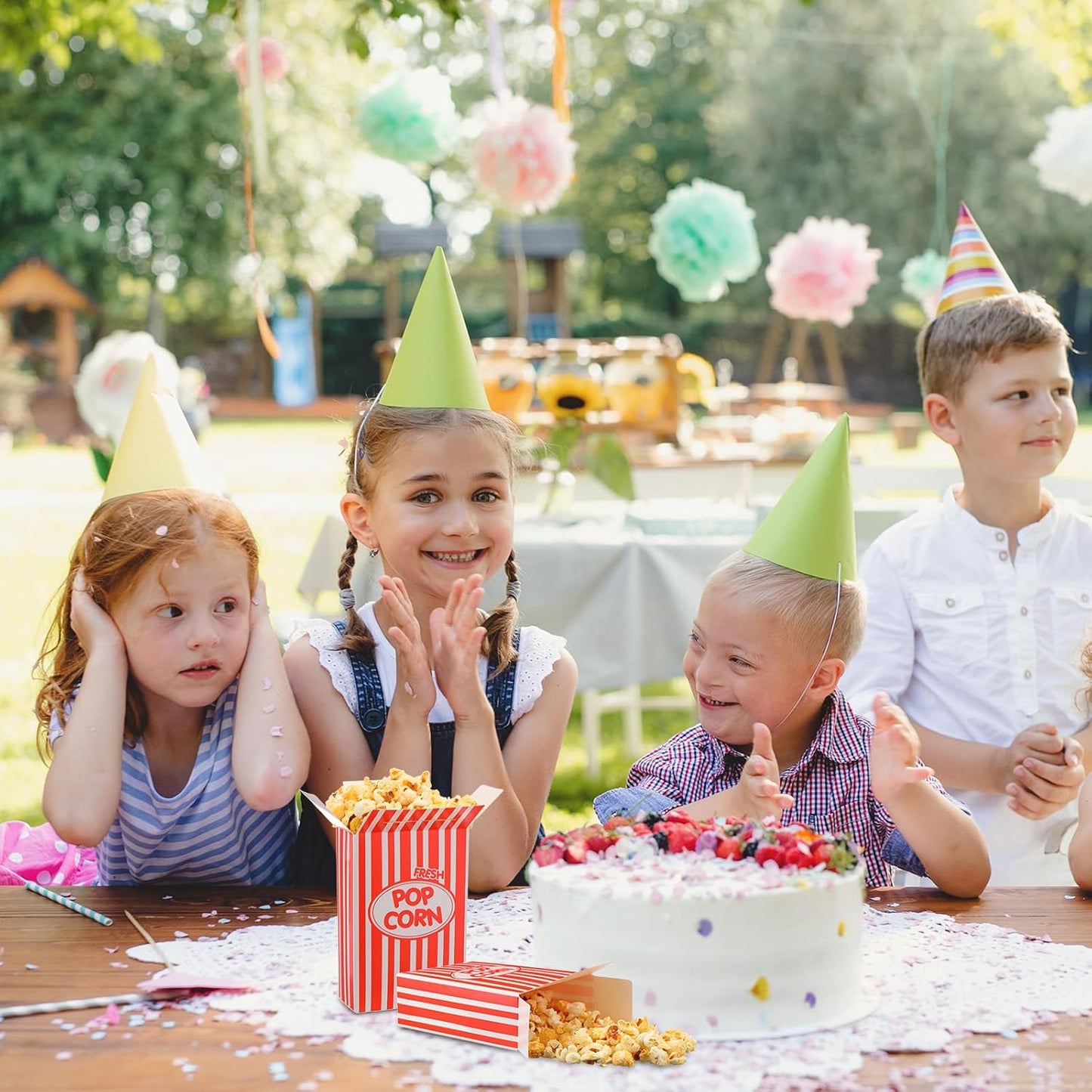 Xinnun 200 Pcs Paper Popcorn Boxes 1 oz Close Top Oil Proof Disposable Popcorn Container 6 x 4 x 2 Inch Stripes Leak Proof Popcorn Boxes for Party Movie Party Theater Night Birthday (Red)