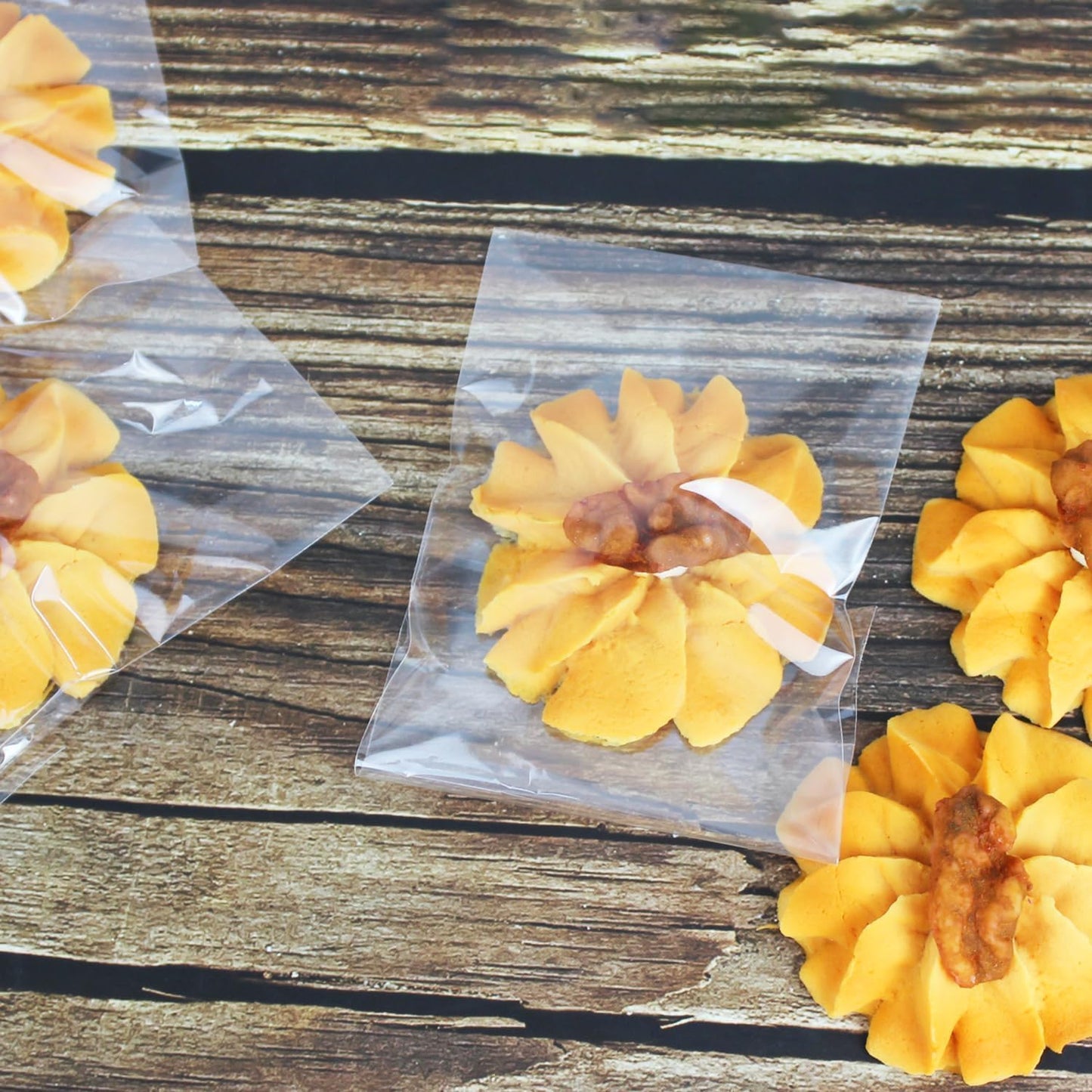 PigPotParty 3"x5" Cellophane Cookie Bags Self Sealing, 200 Pcs Clear Plastic Treat Individual Cookie Bags with seal, Perfect for Goodies, Party Favors, Snacks, Gift Wrapping