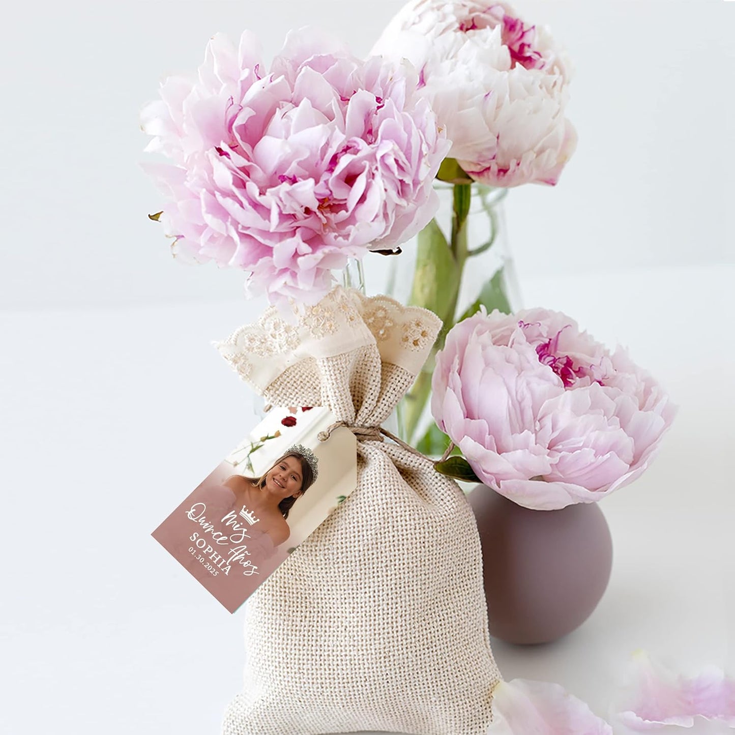 Andaz Press 40-Pack Personalized Quinceañera Favor Tags with String, Mis Quince Años Classic Gift Tags with Custom Photo for Quince, XV, 15th Birthday Quinceanera Decorations, Favor Gifts