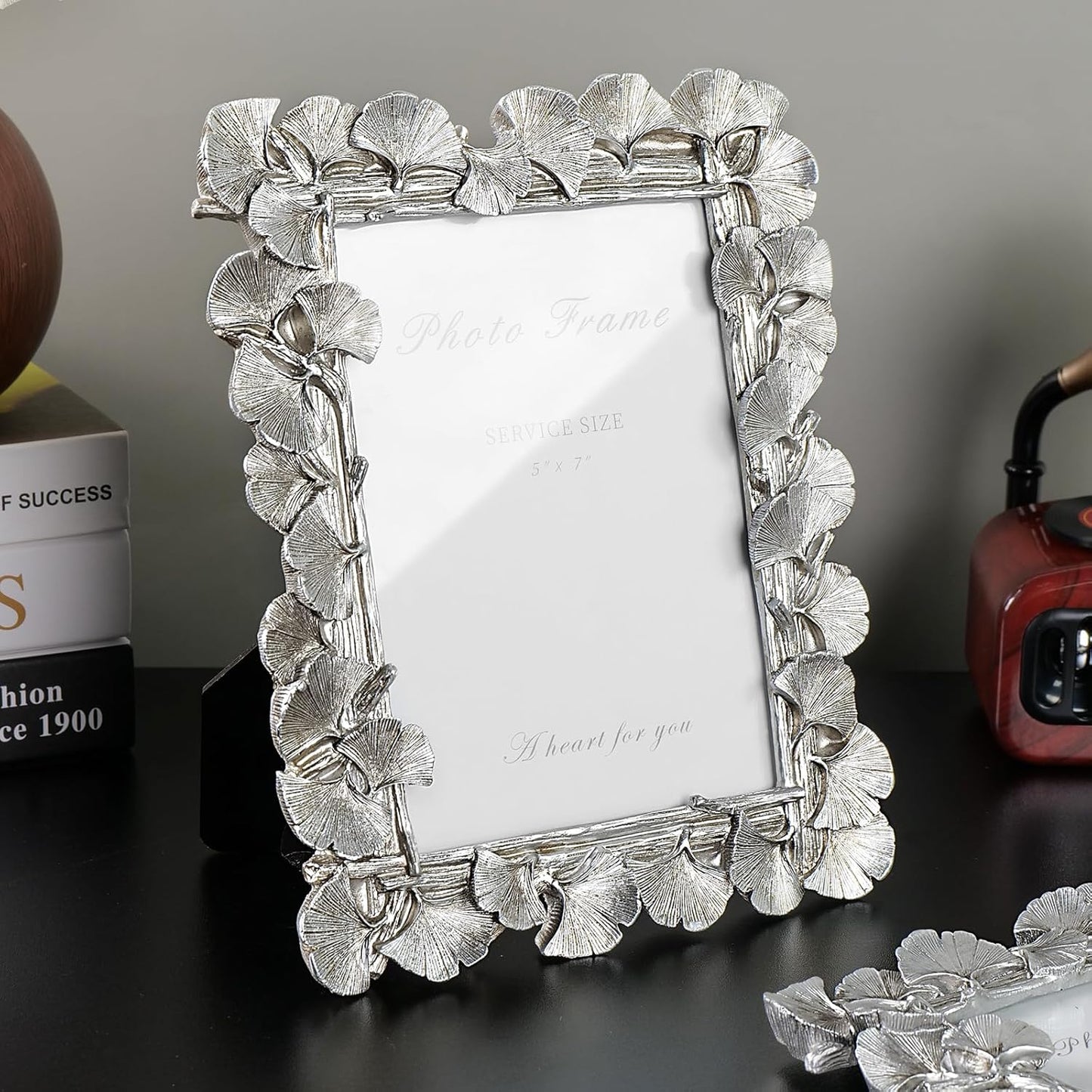 Cuspin Silver 5x7 Picture Frame, Vintage Silver Ornate Leaf Textured Hand-Crafted Resin Frames with Glass Front, Antique Photo Frame for Tabletop Display, Retro Design Home Decor