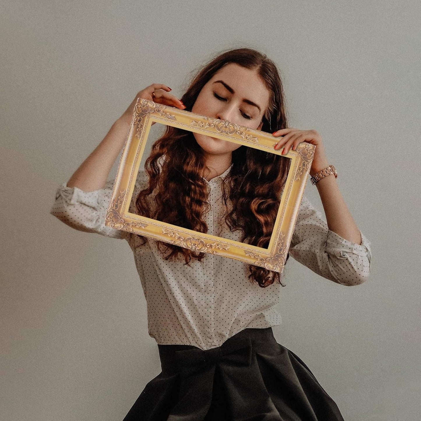 Vintage Decor Gold Photo Booth Frame Prop Antique Looking Cardboard Picture Frame Cutouts Graduation Photo Frame DIY Selfie Frame for Wedding Birthday Carnival Party Wedding Decor