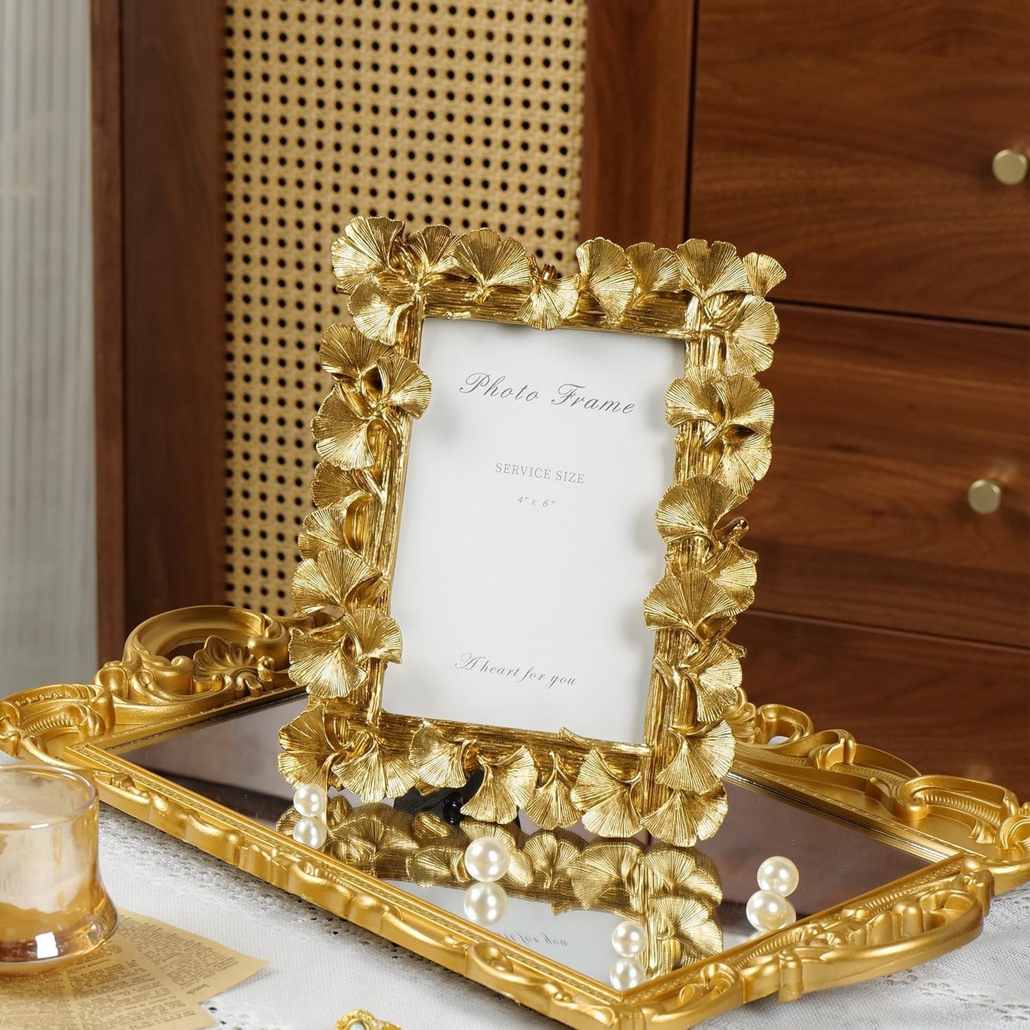 Cuspin Gold Picture Frame 4x6 Vintage Gold Frames, Ornate Leaf Textured Hand-Crafted Resin with Glass Front Antique Photo Frame for Tabletop Display, Retro Design Home Decor