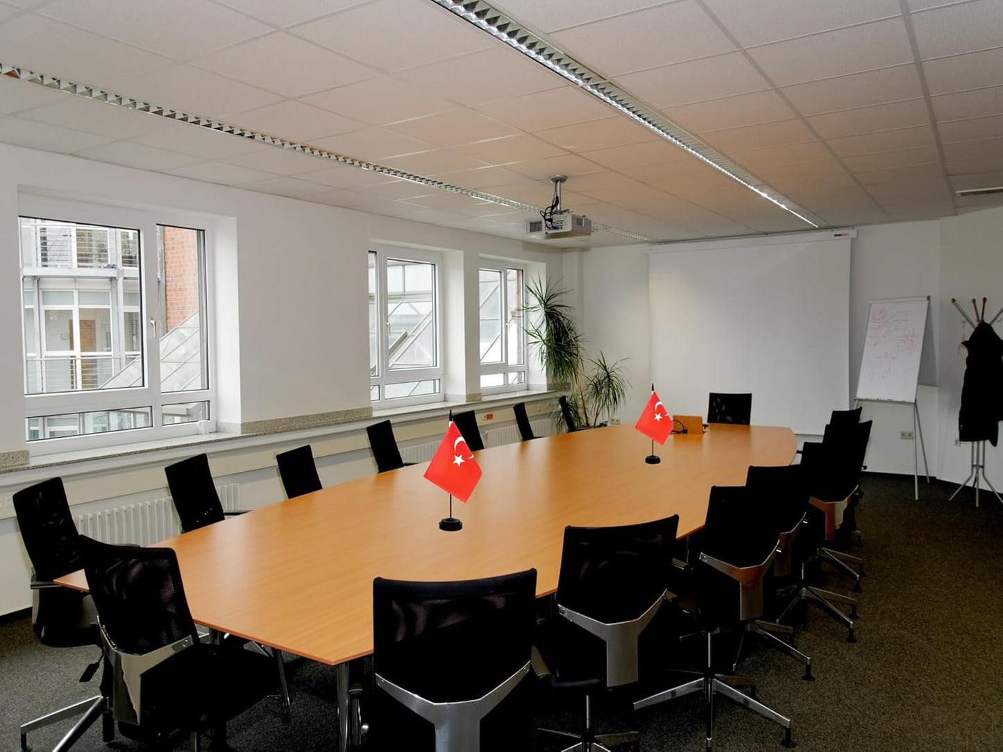 2 Pack Turkey Desk Flag, Turkish Table Office Flag with Solid Pole and Stand Base, International Country Flag, Festival Celebration, Classroom Meeting Desktop Decoration (Turkey)