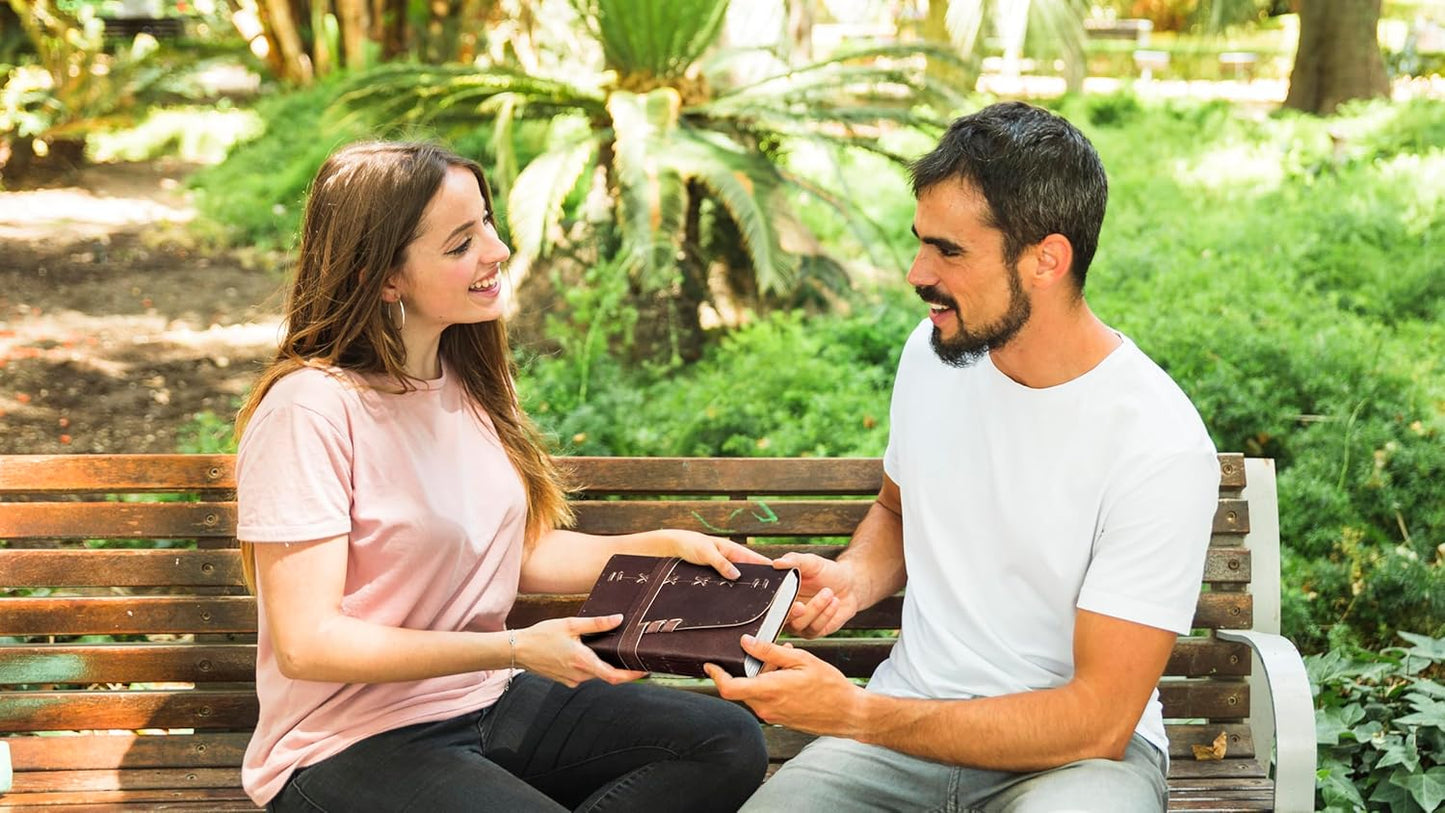 Leather Journal Notebook for Men & Women Daily Vintage Leather Bound Journal Travel Notebook 290 Lined Paper Diary Writing Journal Travelers Scrapbook Poetry Sketchbook Leather Gifts with Pen Holder