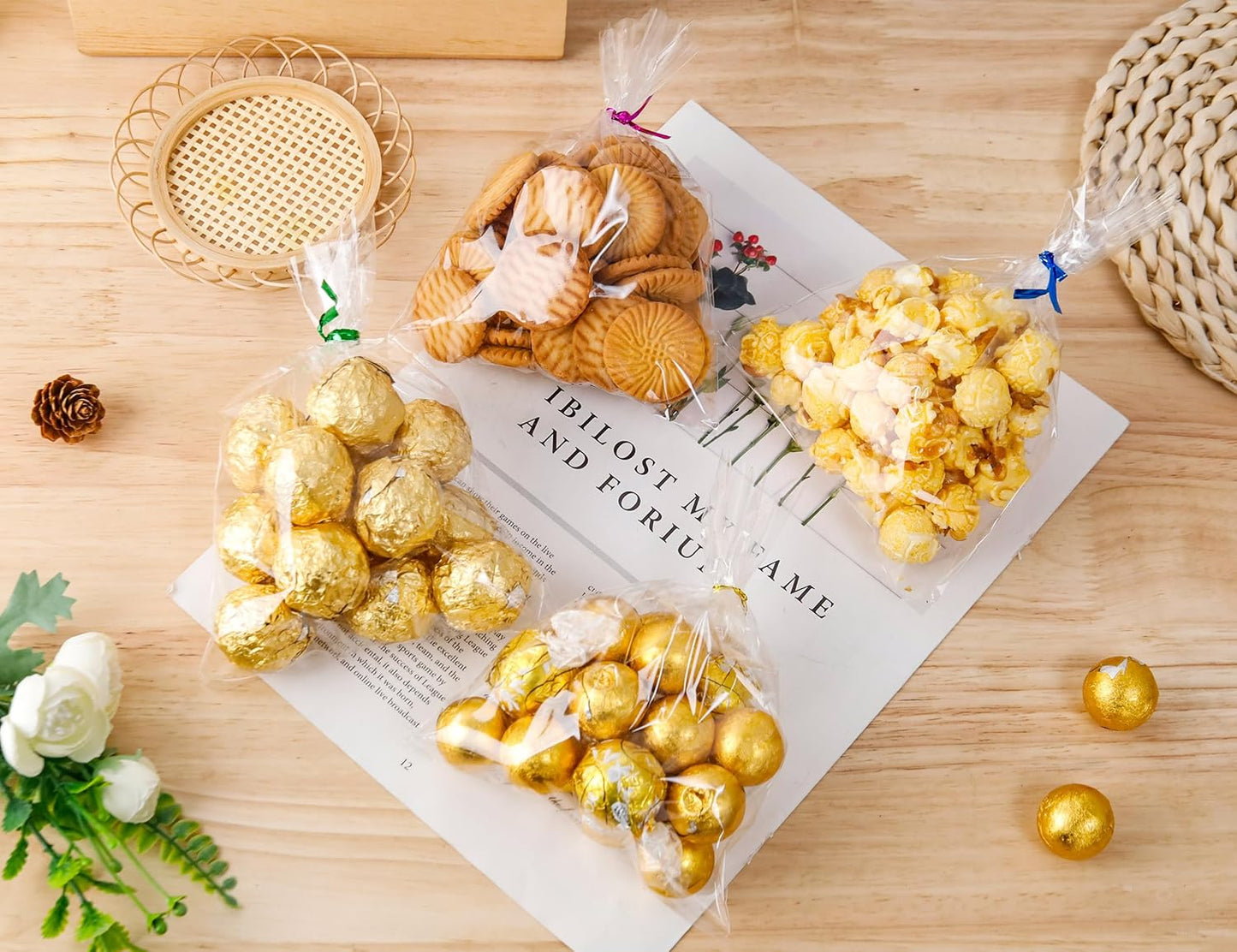 LOKIQNG Cellophane Bags Plastic Treat Bag Clear Cookie Candy Bags with Twist Ties for Party Favor Bag(200 Pack, 5x7inch)