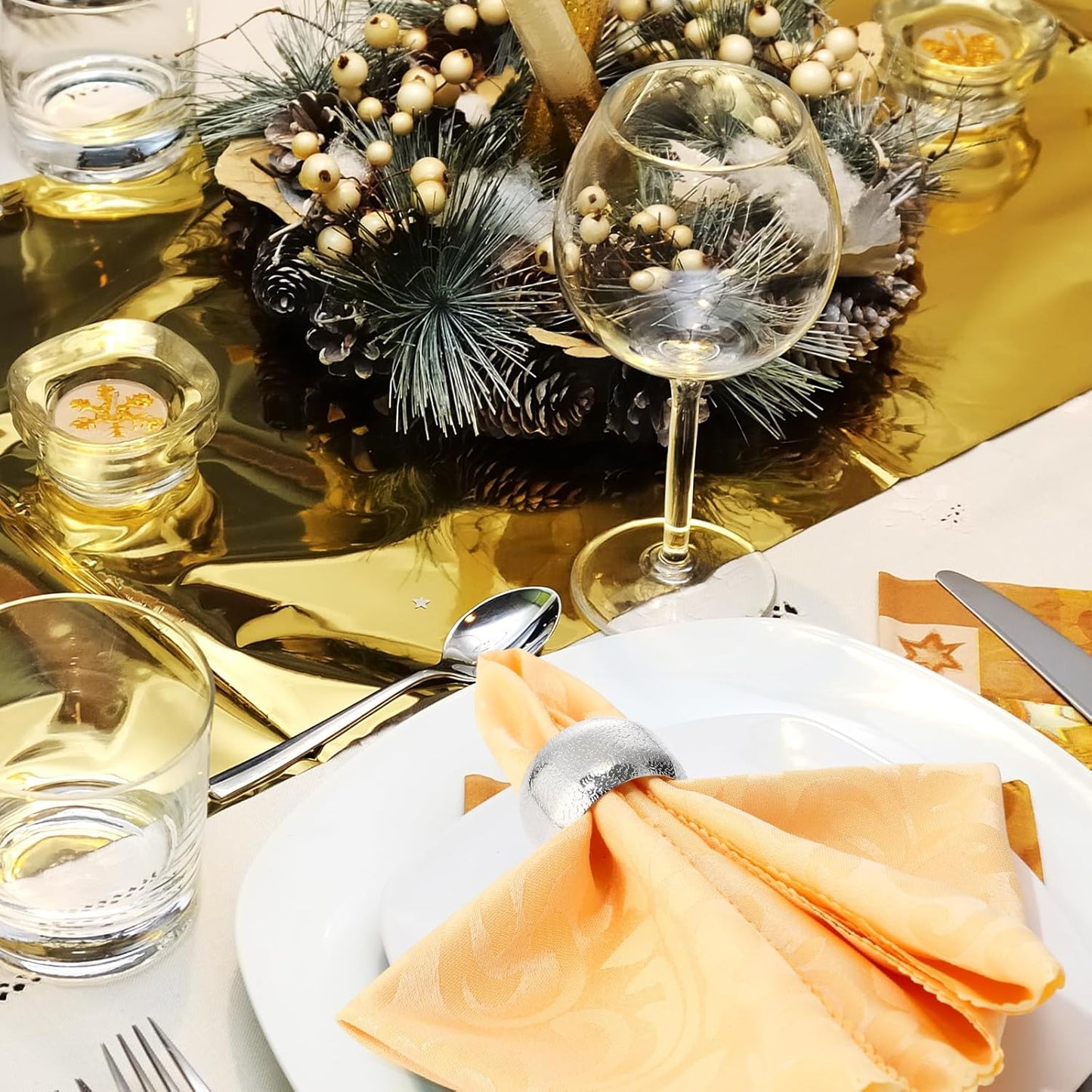 Lallisa 24 Pcs Gold Napkin Rings Metal Napkin Ring Holders for Cloth Table Decorations for Wedding Anniversary Birthday Dinners Party of Table Setting (Silver)