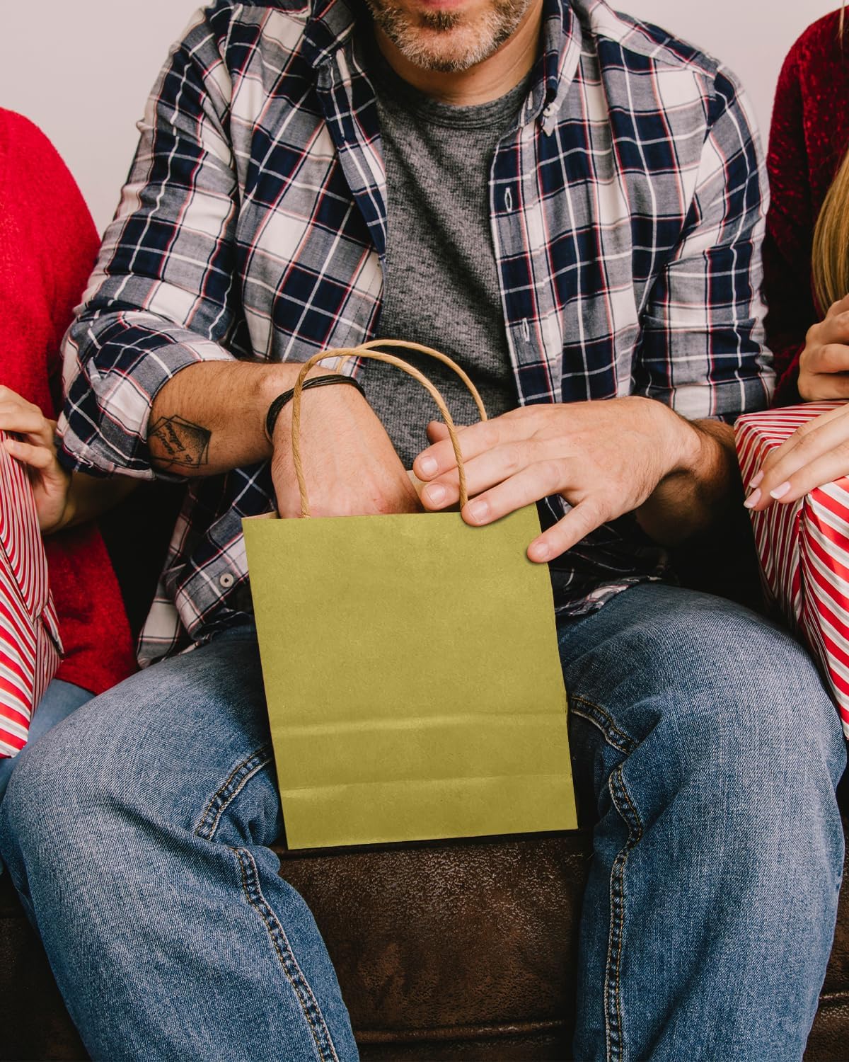 qiqee Grass Green Gift Bag with Handles Bulk 24Pcs Paper Bags -8.3"x6"x3. 15" Party Favor Bags - Solid Color