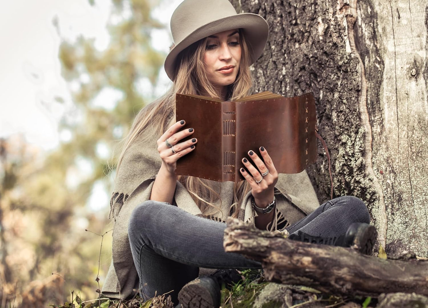 Leather Journal Notebook for Men & Women Daily Vintage Leather Bound Journal Travel Notebook 290 Lined Paper Diary Writing Journal Travelers Scrapbook Poetry Sketchbook Leather Gifts with Pen Holder