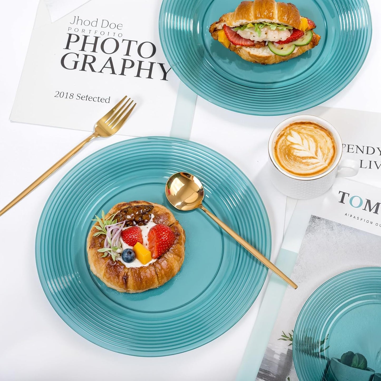 FLOWERCAT 100PCS Clear Blue Plastic Plates - Heavy Duty Plastic Plates Disposable -Straw hat plate for Summer party &Wedding - Serve for 50Guests party(10inch & 7inch)(Mediterranean Blue)