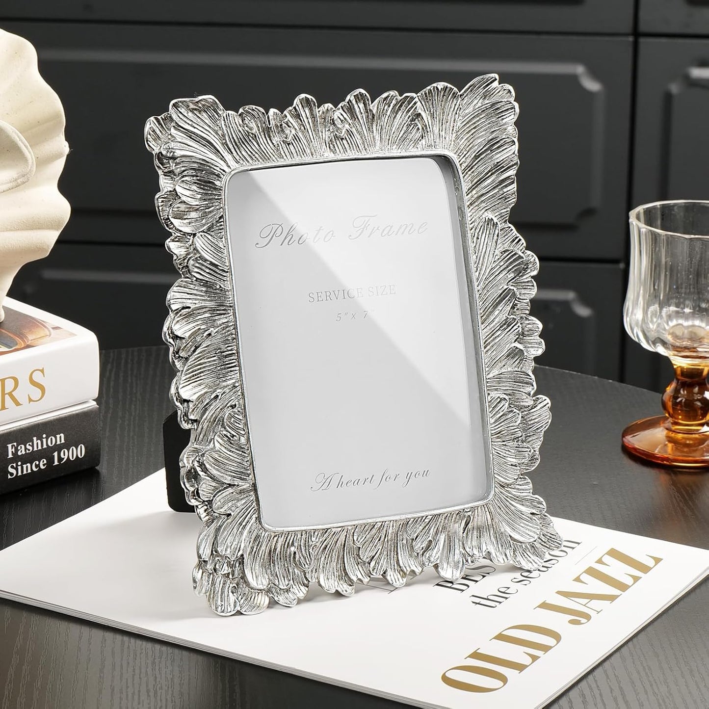 Silver 5x7 Picture Frame, Vintage Silver Palm Leaves Textured Hand-Crafted Resin with Glass Front Elegant Retro Vintage Rustic Design Photo Frame for Wall and Tabletop Display Home Decor