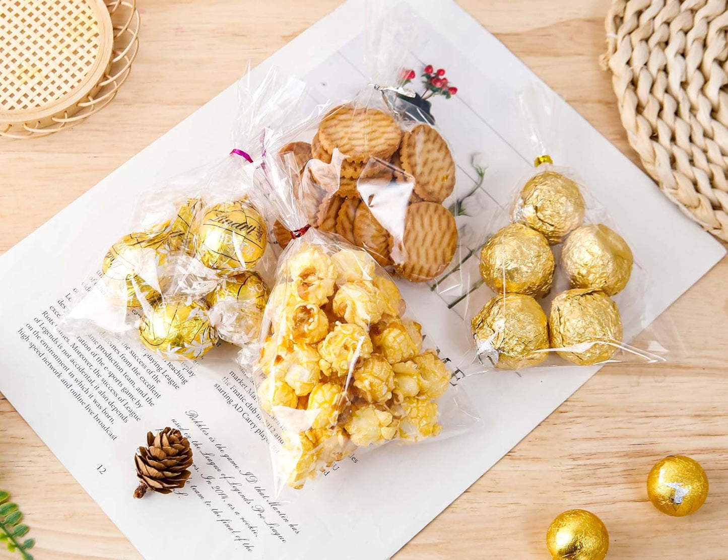 LOKIQNG Cellophane Bags Plastic Treat Bag Clear Cookie Candy Bags with Twist Ties for Party Favor Bag(100PACK,4x6inch)