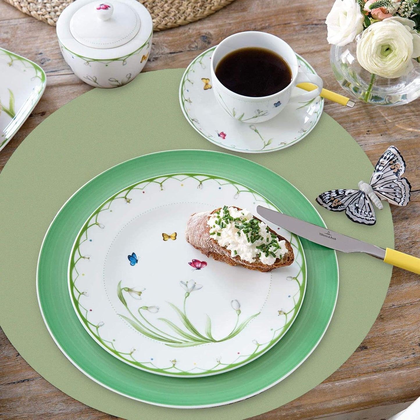 50 Pieces Sage Green Paper Place Mats Sage Round Disposable Table Mats Green Paper Doilies Decorative Placemats for Wedding Banquet Party Home Dining Tableware Decor