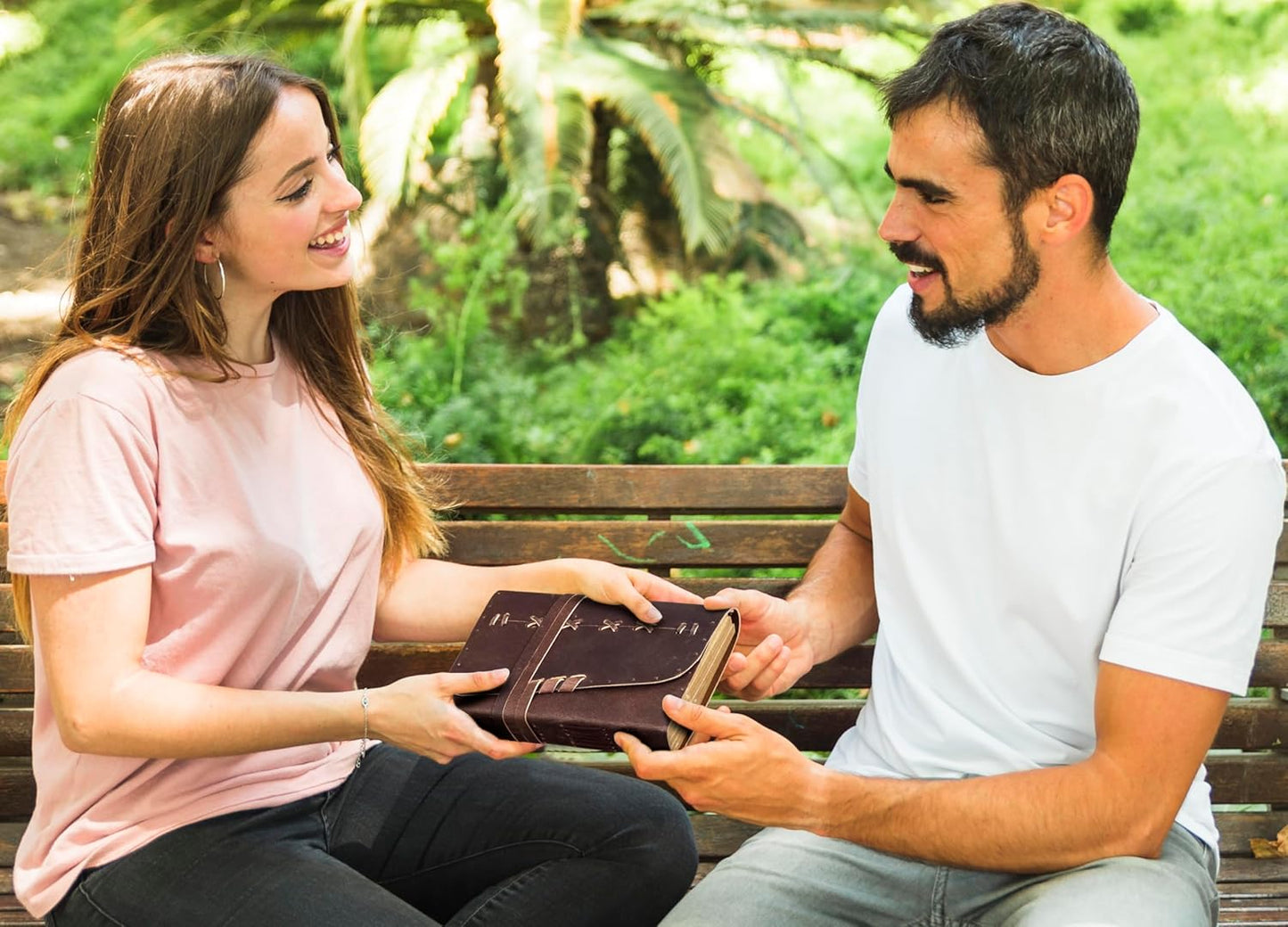 Leather Journal Notebook for Men & Women Daily Vintage Leather Bound Journal Travel Notebook 290 Lined Paper Diary Writing Journal Travelers Scrapbook Poetry Sketchbook Leather Gifts with Pen Holder