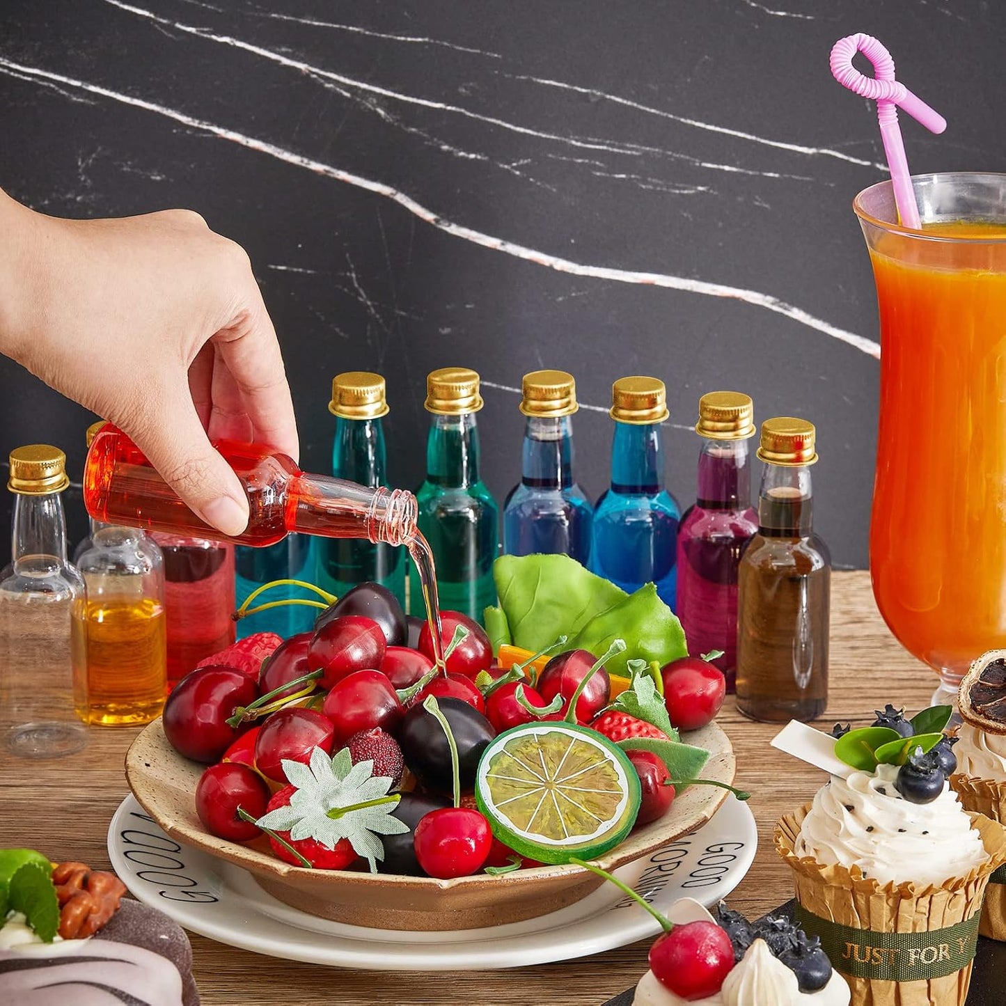 Zubebe 200 Pcs Mini Liquor Bottles 1.7 oz Plastic Empty Spirit Bottle with Screw Cap Liquid Funnel Easy Pouring(Gold)