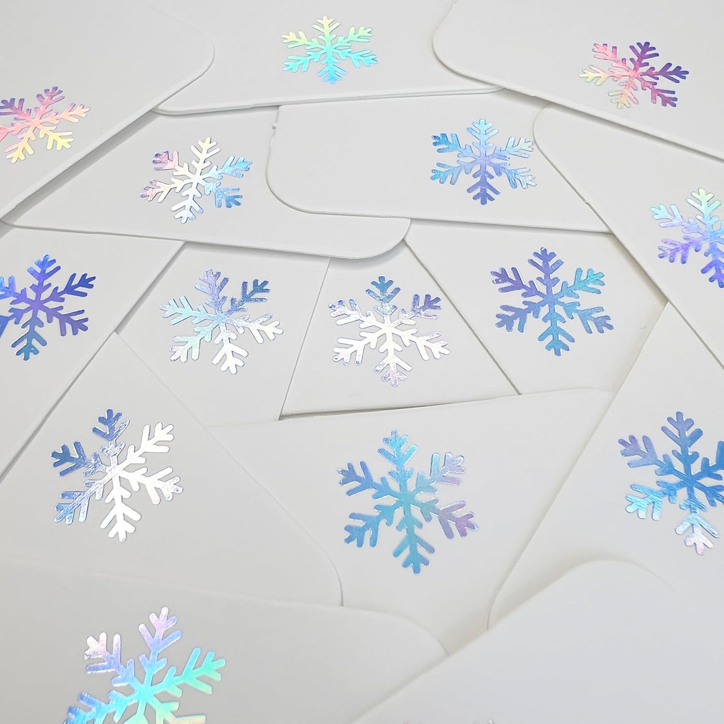 100Pcs Blank Gift Tags with String Iridescent Foil Snowflake Large Gift Tags White Paper with 65 Ft Jute Twine Cute Tags for Christmas Xmas Holiday Winter Wonderland Gift Wrap Tags