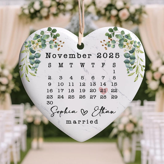 Love Signal Married Calendar Ceramic Ornament, Mr Mrs 2025 Ornaments Custom Name Date, Personalized Gift for Wedding Newlywed Engaged Couple Christmas