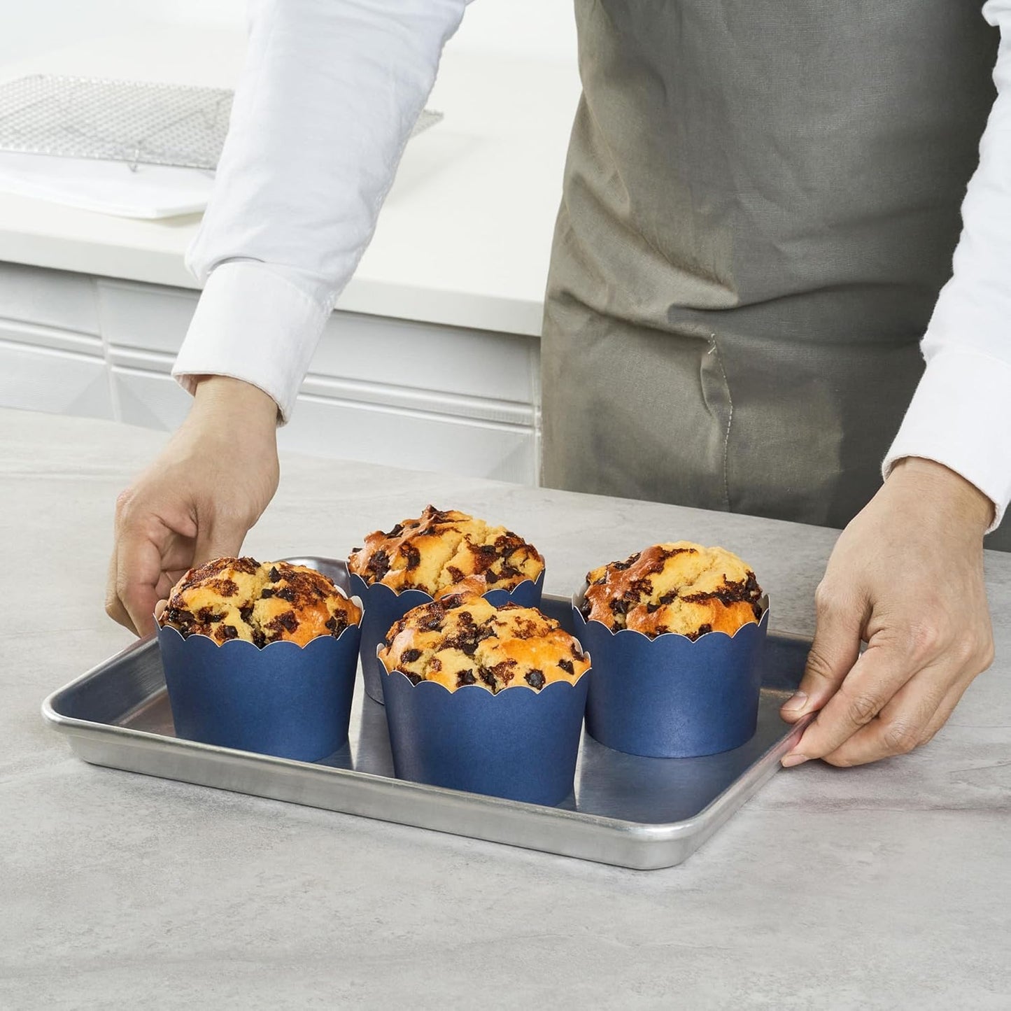 Panificio 10 Ounce Cupcake Wrappers, 200 Scalloped Baking Cups - Oven-Ready, Greaseproof, Midnight Blue Paper Cupcake Liners, Disposable, For Birthdays, Baby Showers, Or Weddings - Restaurantware