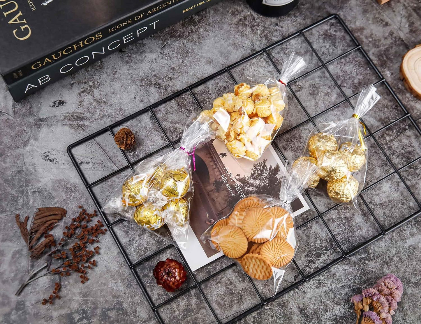 LOKIQNG Cellophane Bags Plastic Treat Bag Clear Cookie Candy Bags with Twist Ties for Party Favor Bag(100PACK,4x6inch)