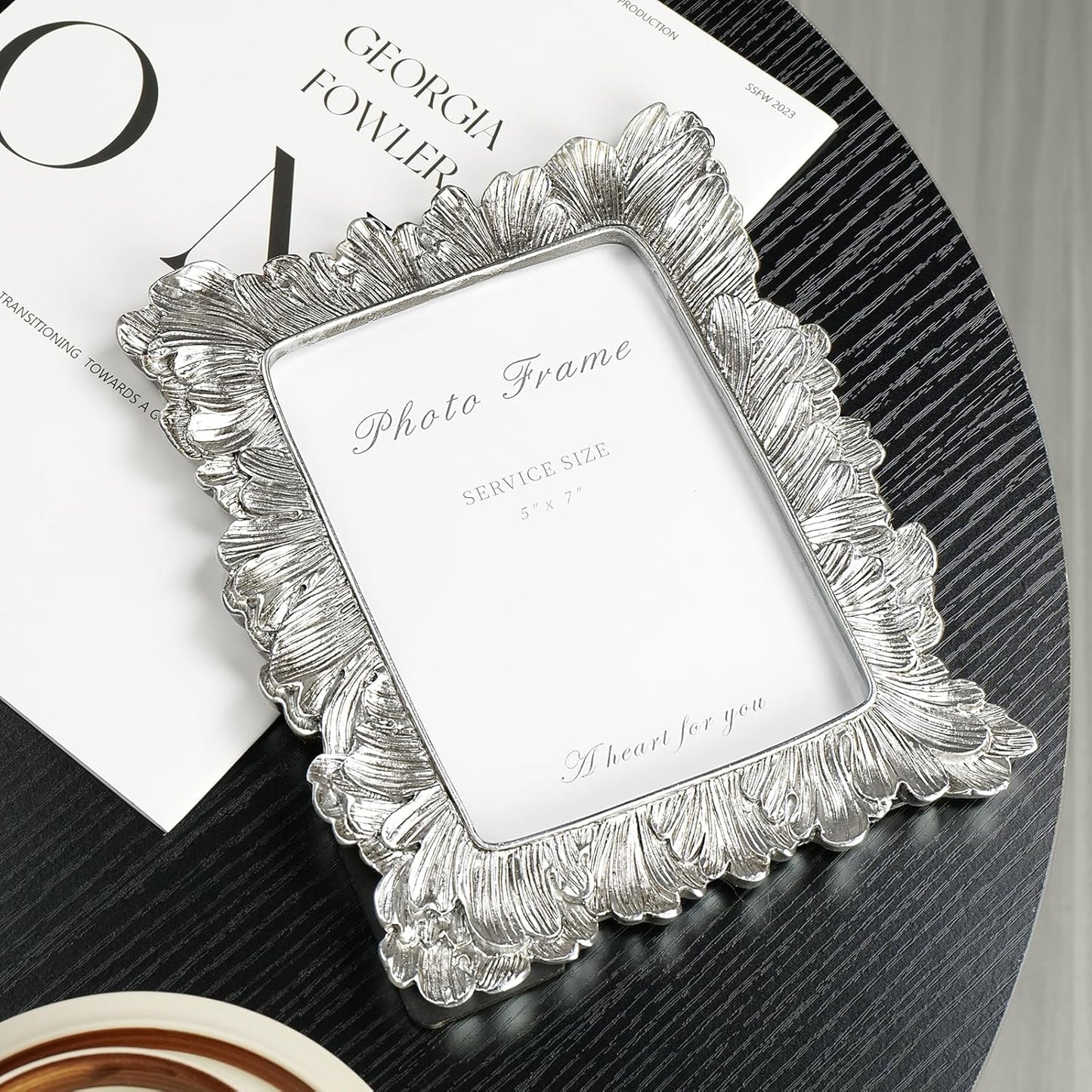 Silver 5x7 Picture Frame, Vintage Silver Palm Leaves Textured Hand-Crafted Resin with Glass Front Elegant Retro Vintage Rustic Design Photo Frame for Wall and Tabletop Display Home Decor