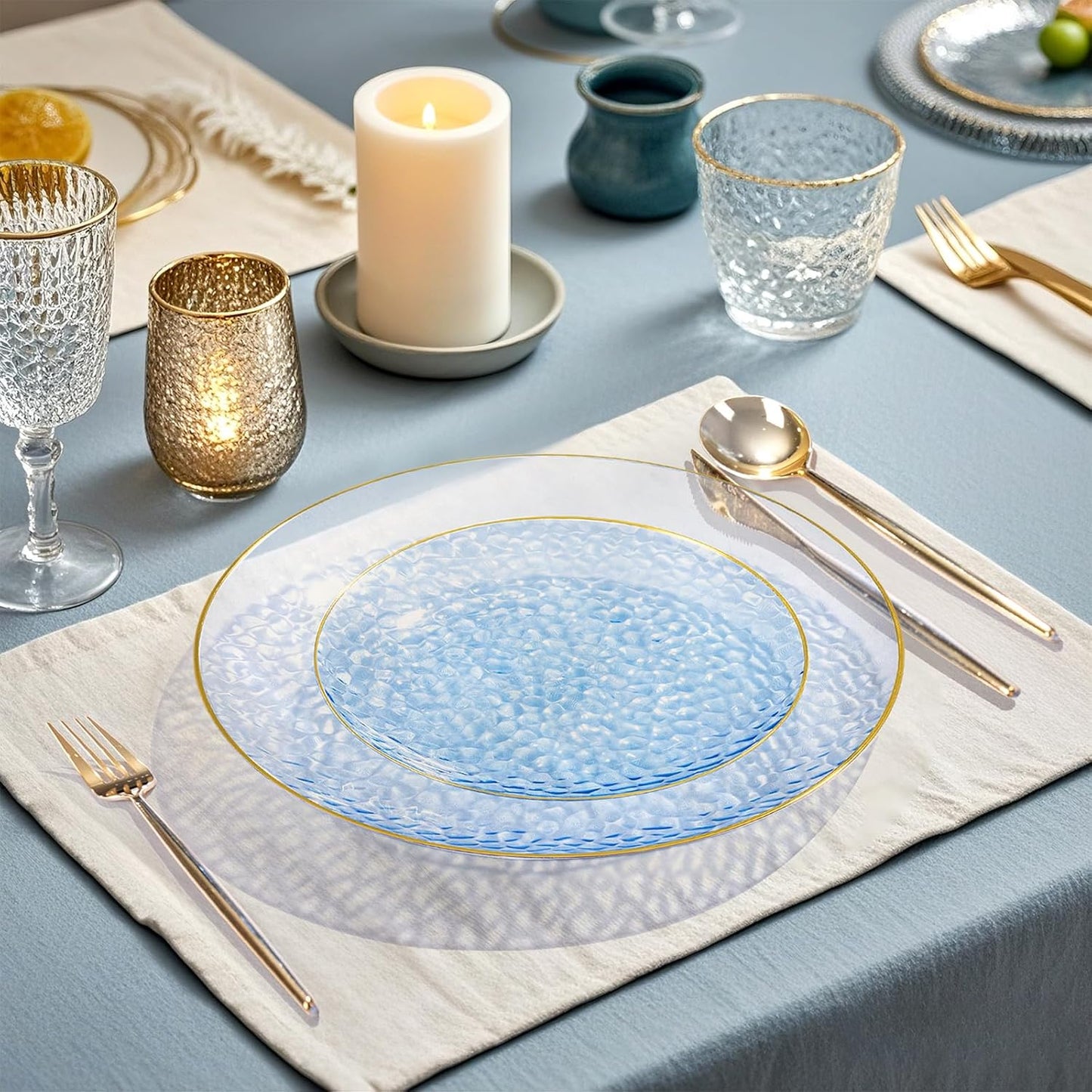 Rubtlamp 100 Pcs Blue And Gold Plastic Plates - 10 inch Clear Blue Gold Dinner Plates - Hammer Pattern Design - Fancy Disposable Plates - Heavy-Duty Party Plate for All Occasions
