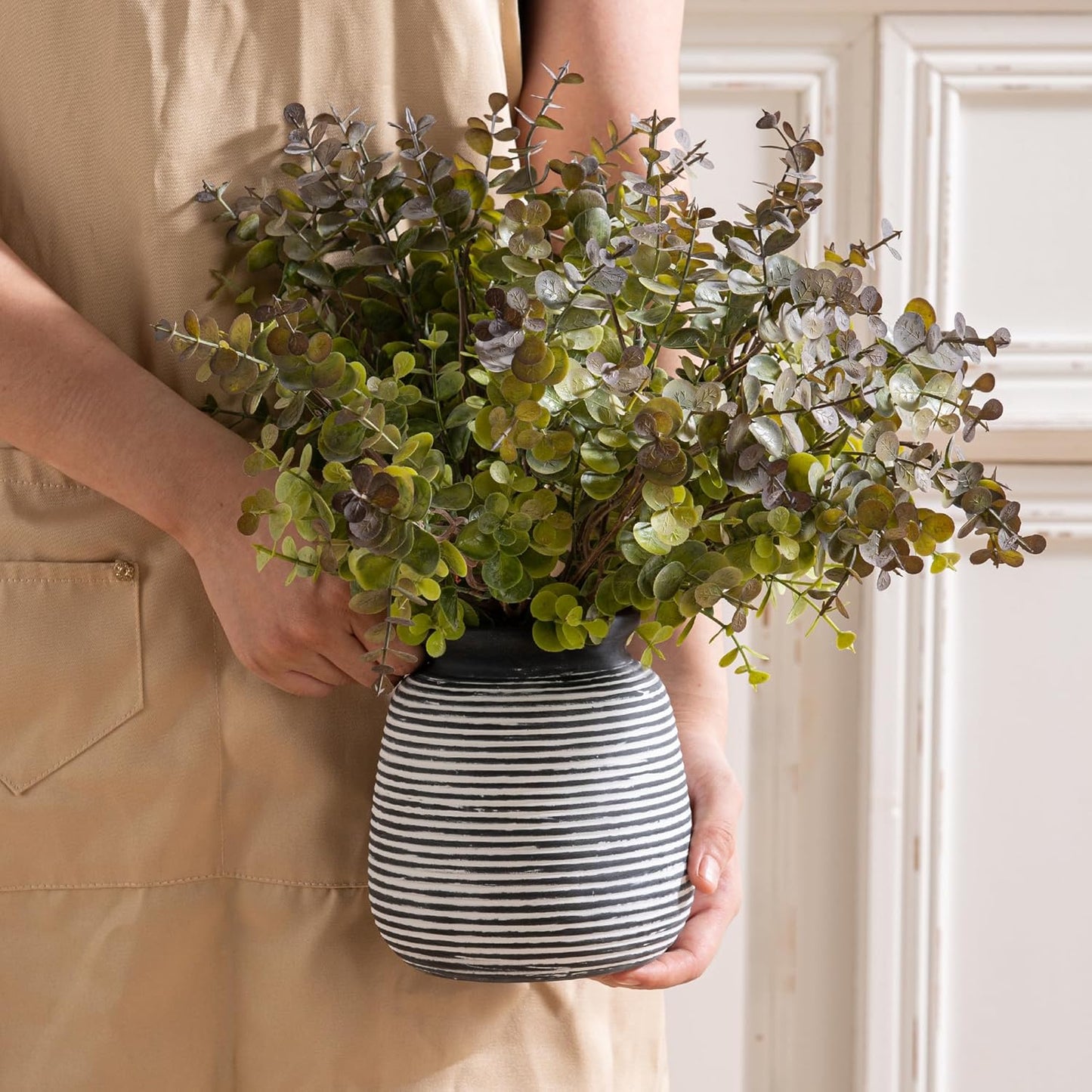 Ceramic Rustic Vase, Small Flower Farmhouse Vases Home Decor, 6“ Short Pottery Decorative Pampas Vase for Table Living Room Entryway Mantel Bookshelf Bedroom Bathroom Kitchen-Black