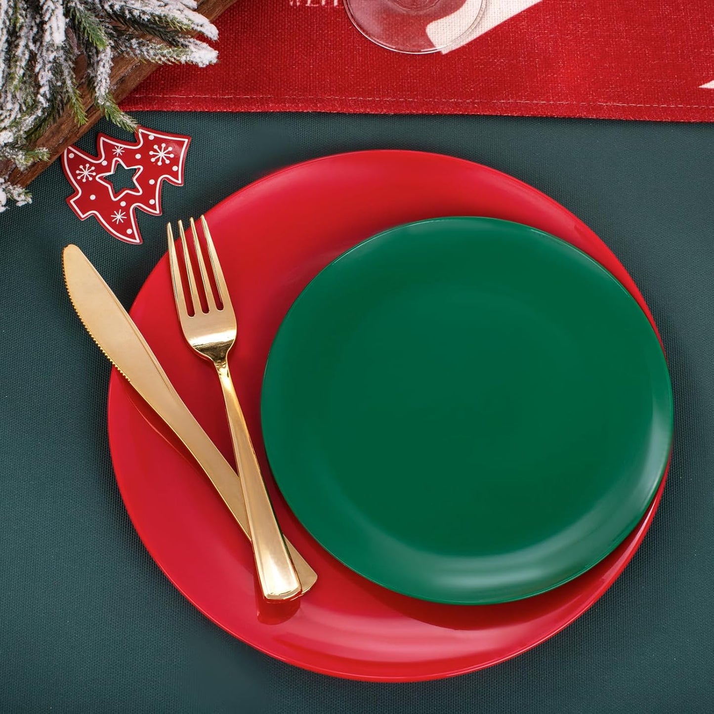 KIRE 60Pcs Plastic Plates, Premium Disposable Christmas Dinner & Dessert Plates, Modern Design, Green & Red, 30 of Each, All Seasons, 7.5inch/10.25inch, 0.1lbs, for Parties & Easter