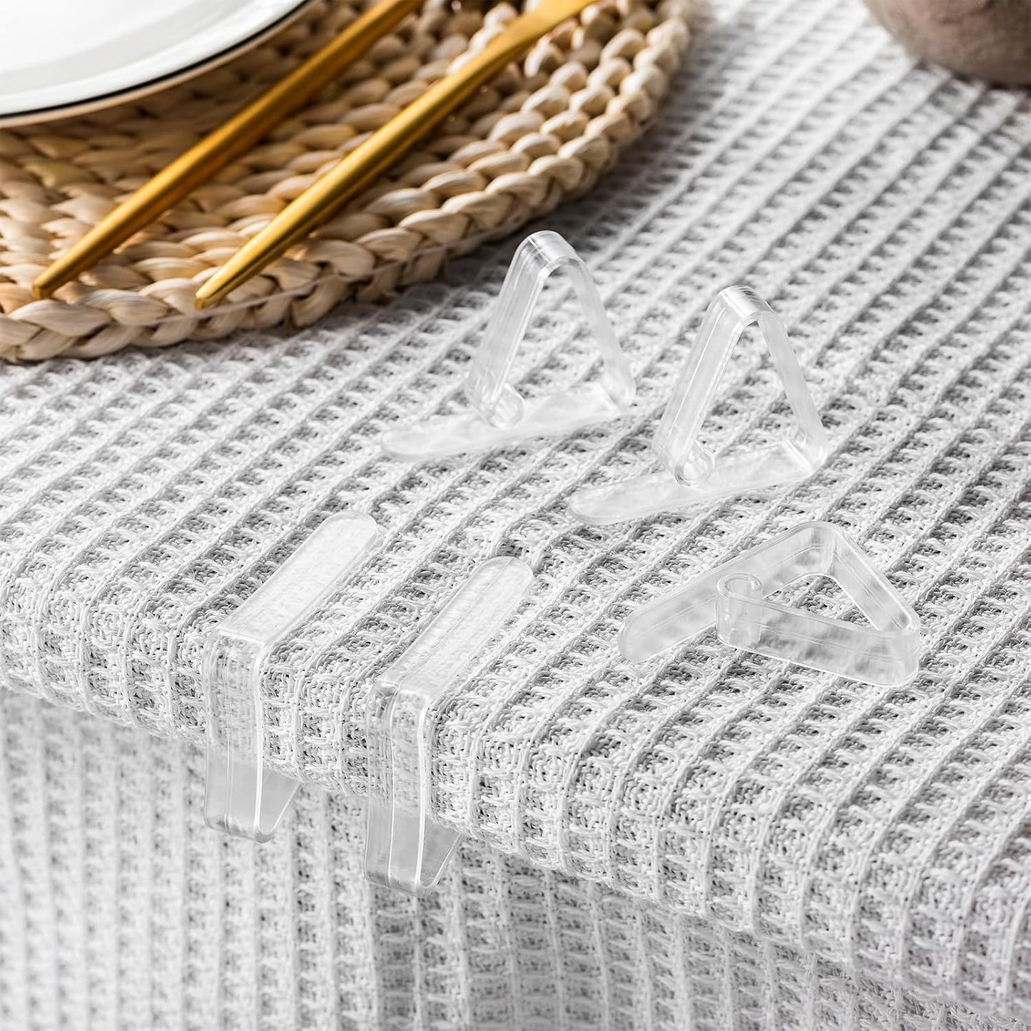 Wenqik 240 Pcs Tablecloth Clips Transparent Clear Plastic Table Cloth Holders Clips Table Cloth Clamps for Indoor Outdoor Birthday Home Wedding Camping Picnic Party Supplies