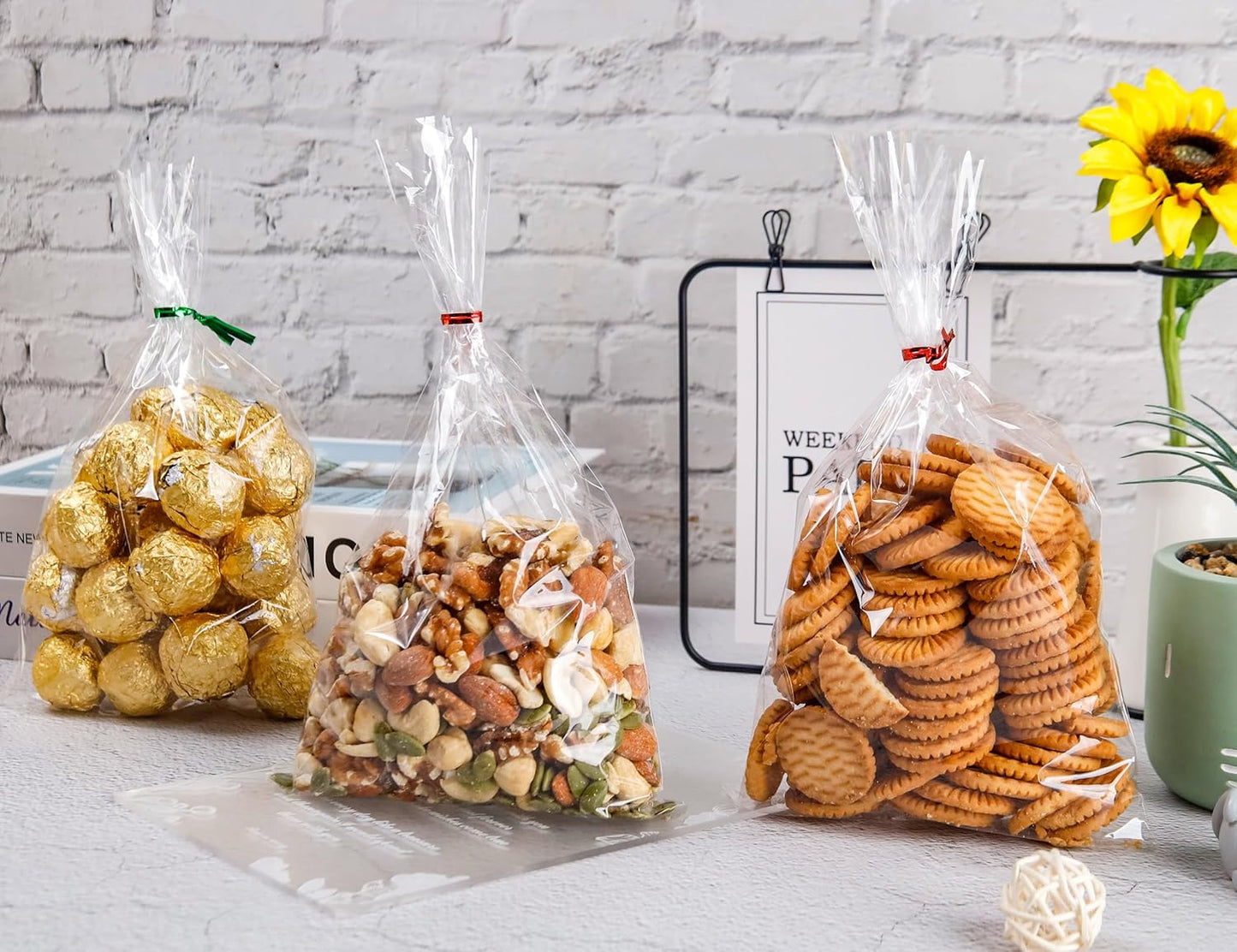 LOKIQNG Cellophane Bags Plastic Treat Bag Clear Cookie Candy Bags with Twist Ties for Party Favor Bag(200 Pack, 6x10inch)