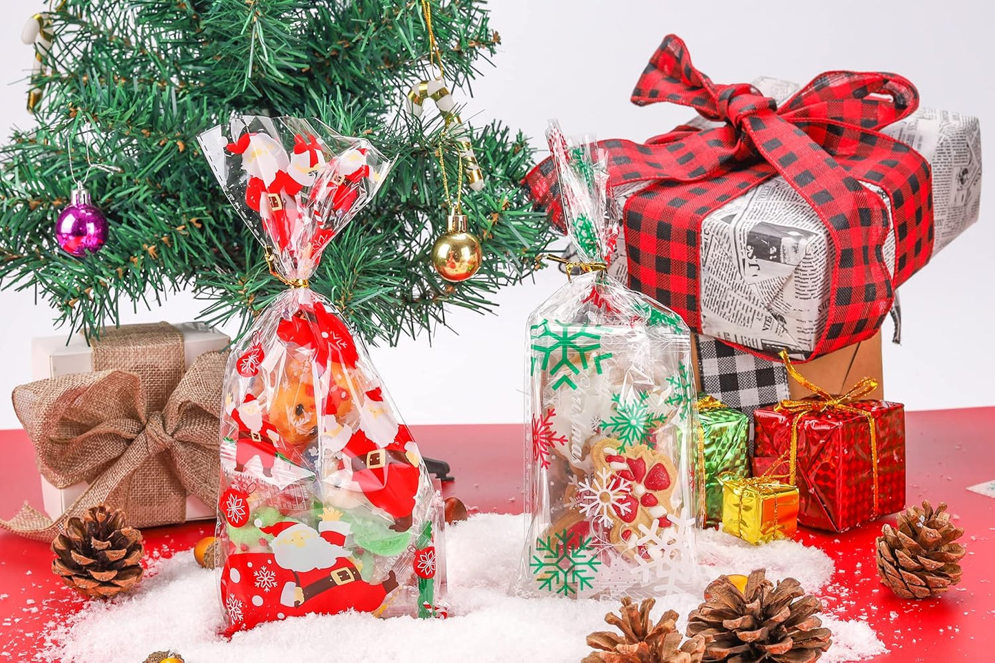 LOKIQNG 150PACK Christmas Cellophane Bags Treat Cookie Gift Bags with Twist Ties for Christmas Party Favors(150PACK, 5x10inch)