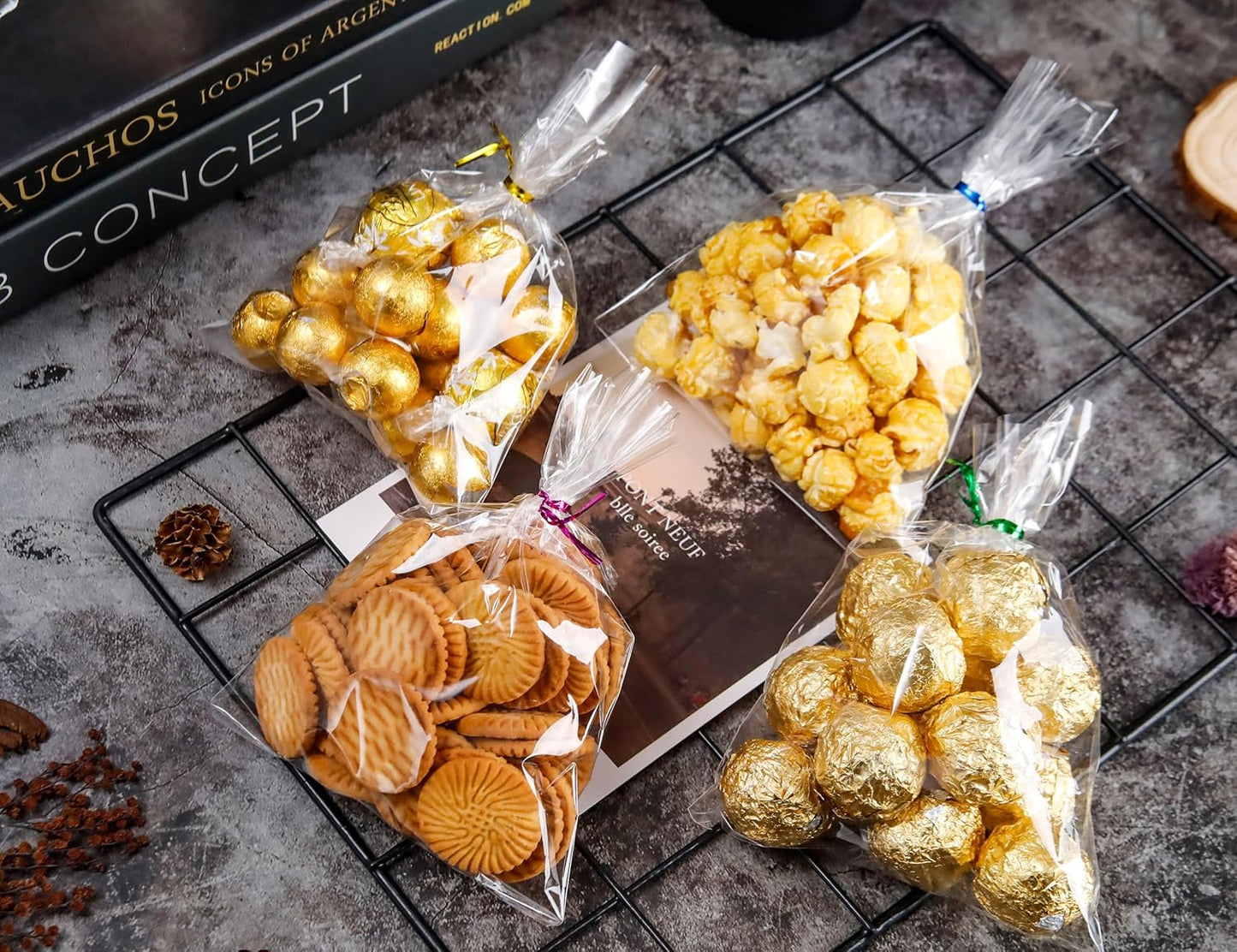 LOKIQNG Cellophane Bags Plastic Treat Bag Clear Cookie Candy Bags with Twist Ties for Party Favor Bag(100 Pack, 5x7inch)