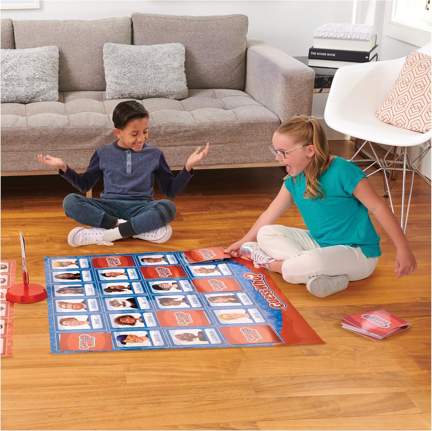 Spin Master Games, Guess Who? Giant Edition, Family Game for Indoor & Outdoor Fun with Big Oversized Board, for Family and Kids, 2-4 Players, Ages 6 & Up