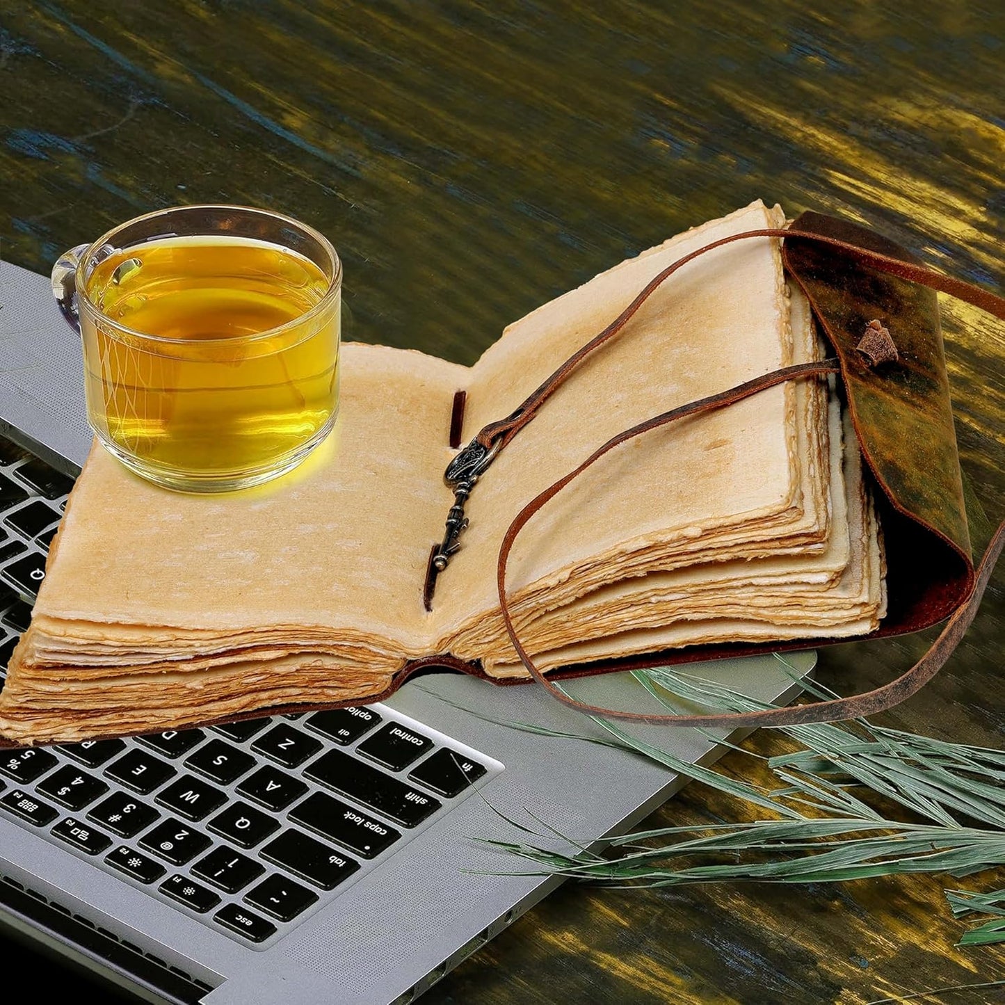 cuero Compass Vintage Leather Journal Antique Handmade Leather Bound Journal with Deckle Edge Paper Diary Leather Sketchbook Drawing Journal Notebook Great Gift Men & Women (Tawny Brown, 8X10 Inch)